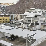 Sandra 公寓 *